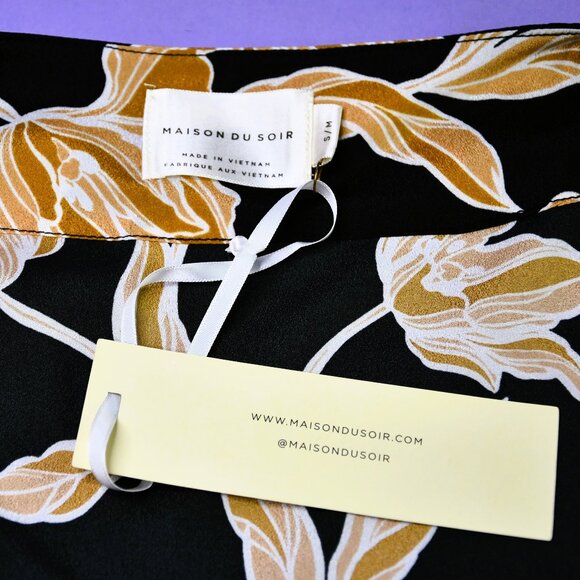 Maison Du Soir Luxe Neutral Floral Robe - NWT! - Picture 7 of 13